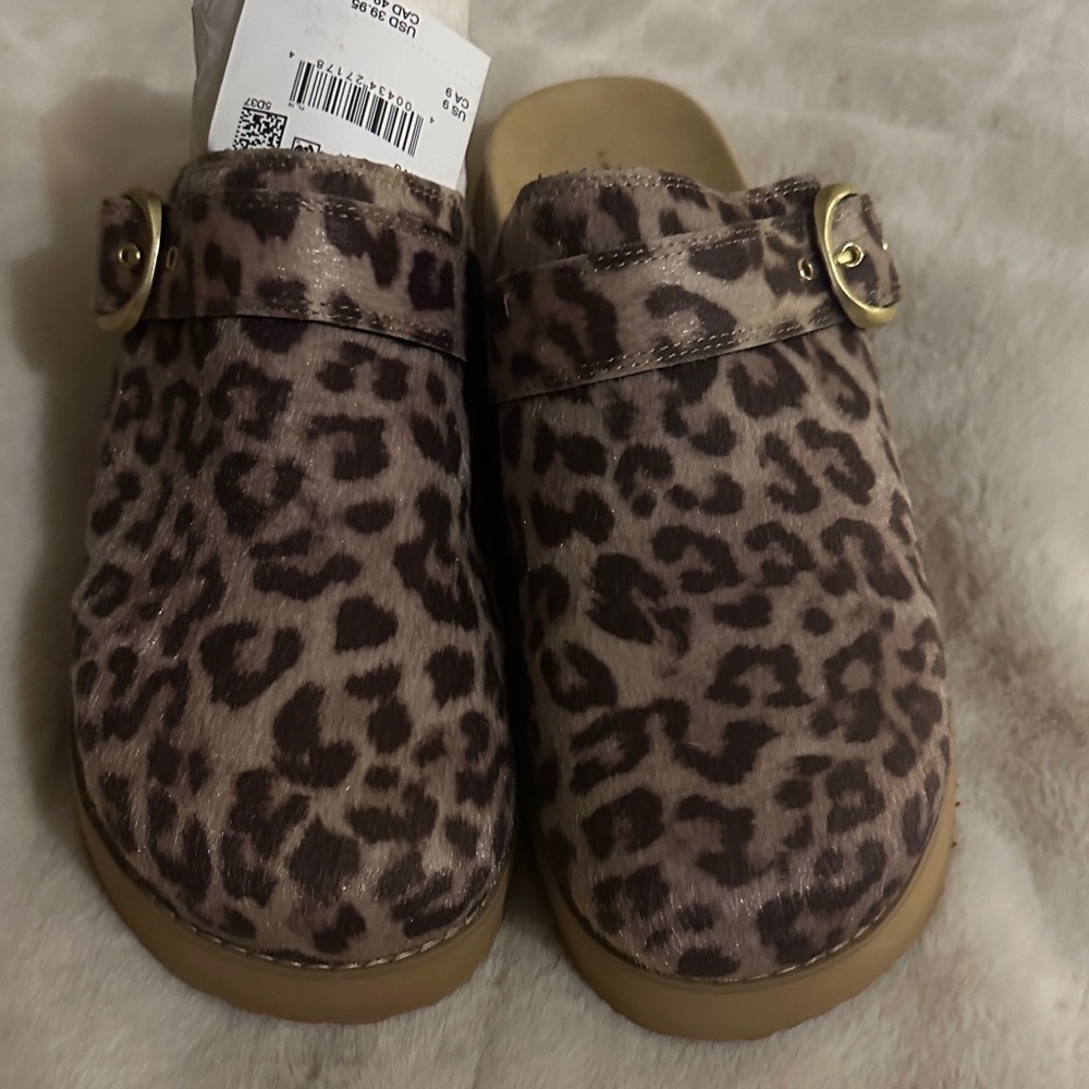 American Eagle Outfitters Leopard faux fur clogs